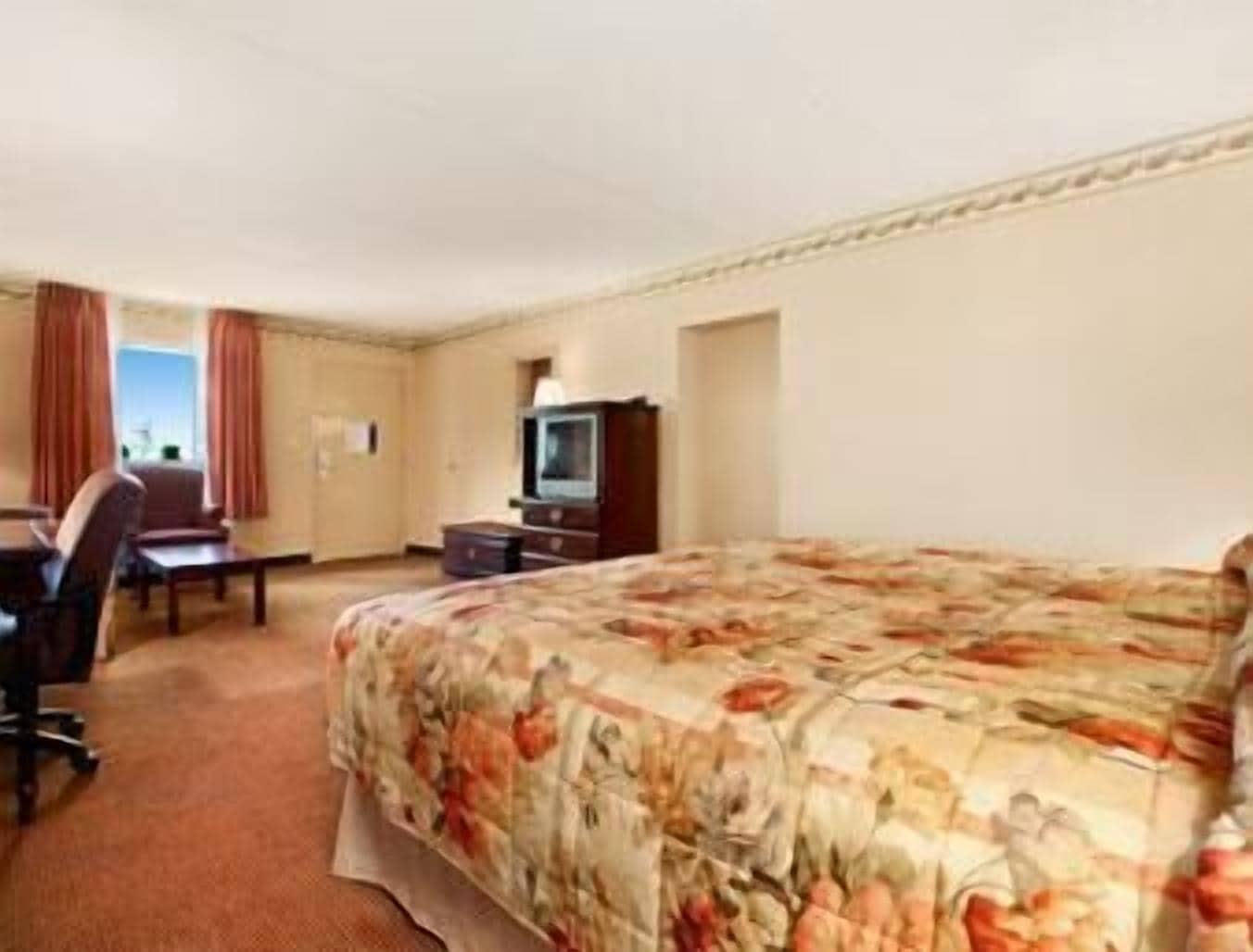 Ramada By Wyndham Lebanon Hotel Exterior photo