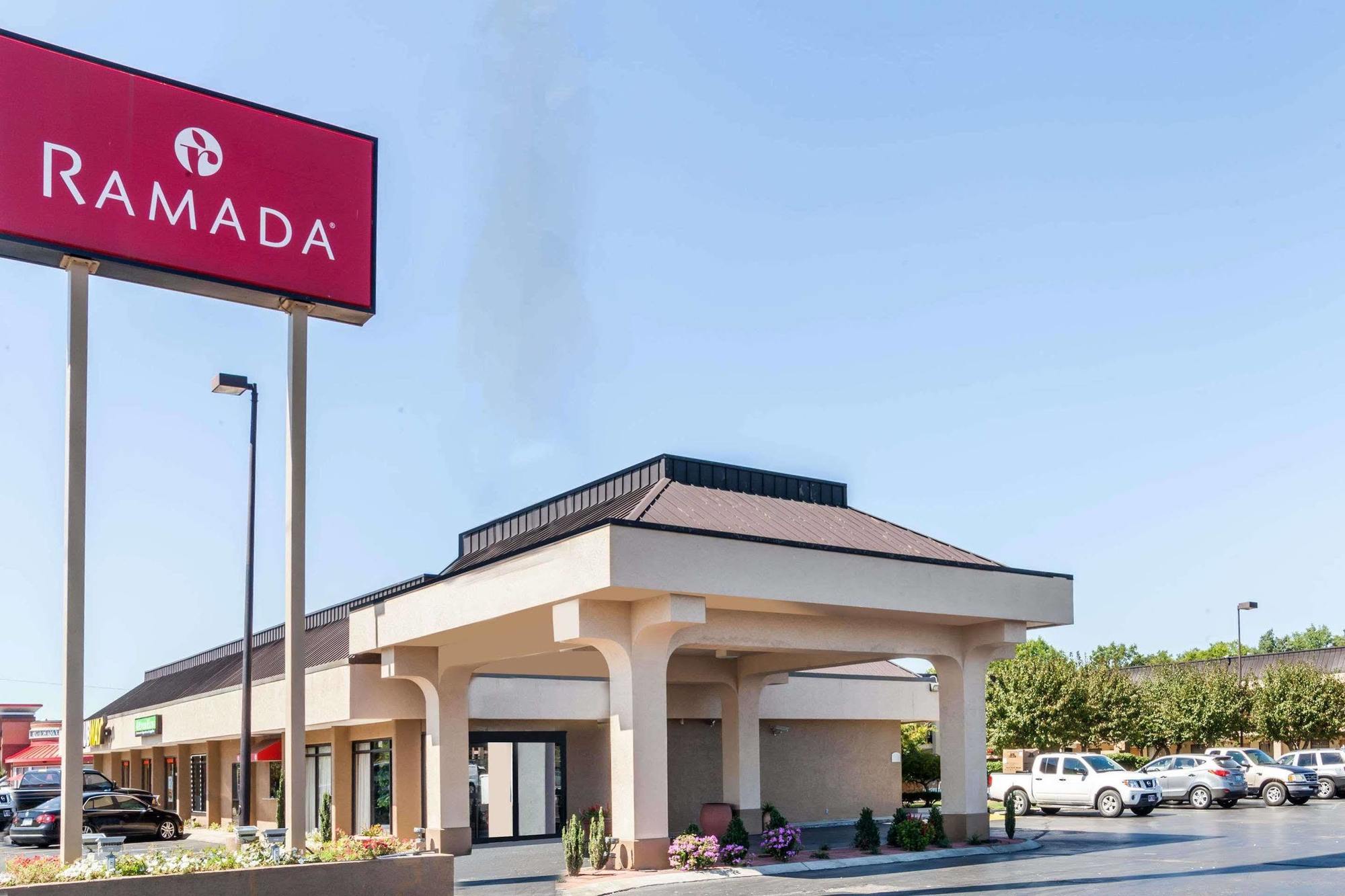Ramada By Wyndham Lebanon Hotel Exterior photo