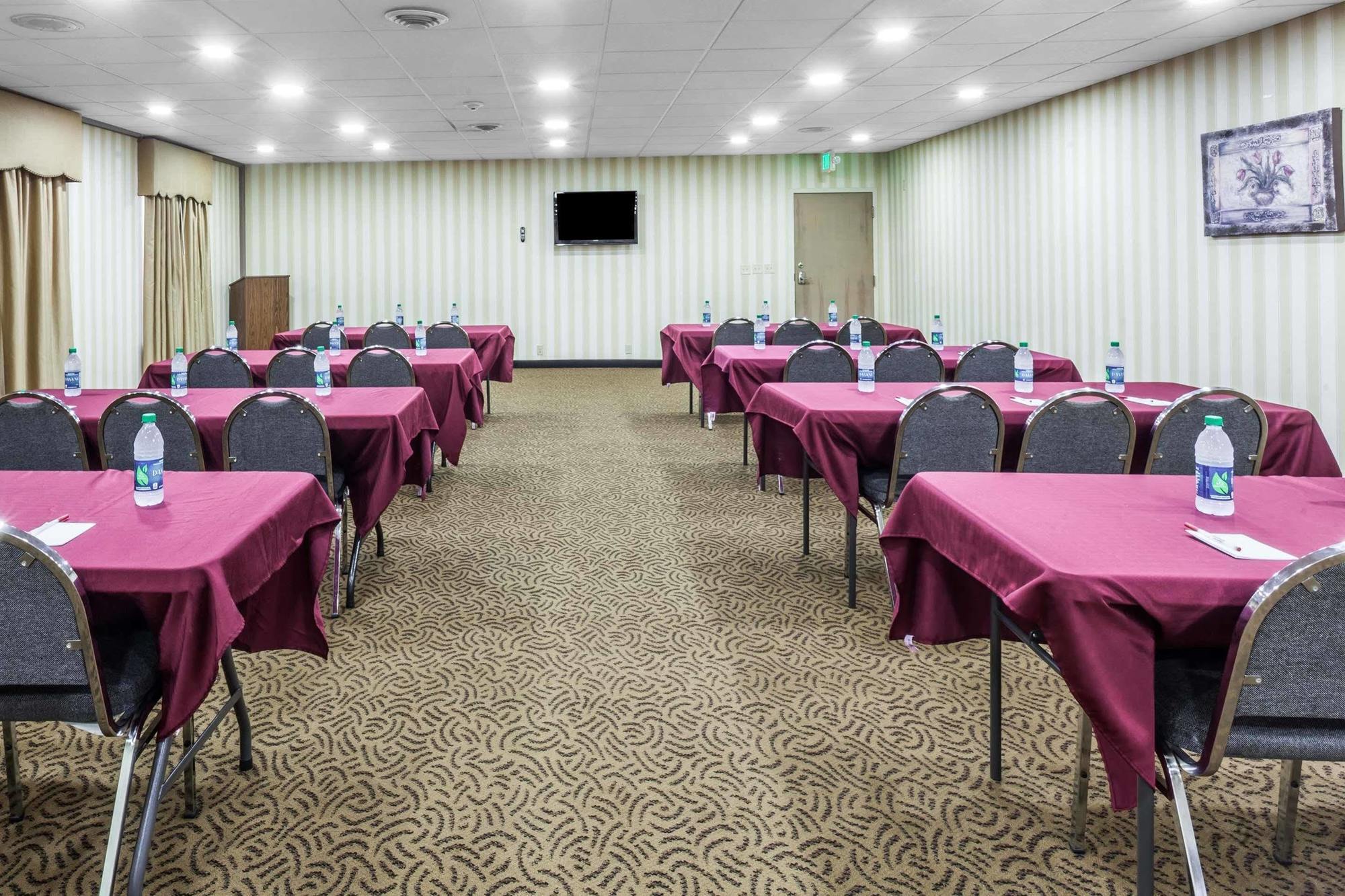 Ramada By Wyndham Lebanon Hotel Exterior photo